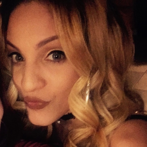 Meet your Posher, Debbie - Picture 1 of 1